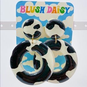 Blush Daisy Earrings 
New//Always Sold Out